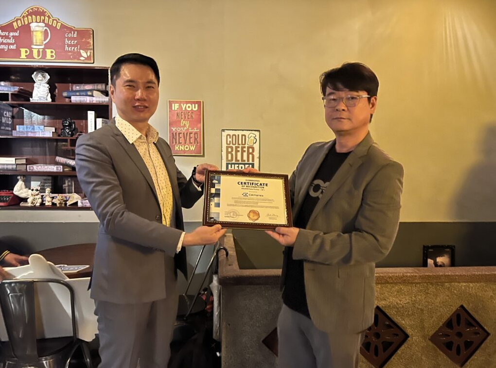 圖/CKmates 榮獲 PNPSECURE 「最強璀璨經銷夥伴」獎項,本次獎項由 DBSAFER 台灣區總代理智雲科技總經理徐涍挺代表原廠親自頒授。